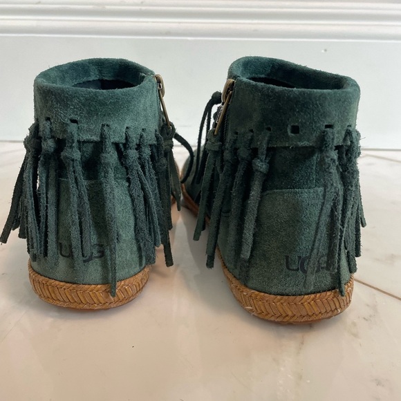 Ugg Australia green suede leather fringe moccasin flat ankle booties size 7 EUC - Picture 4 of 9